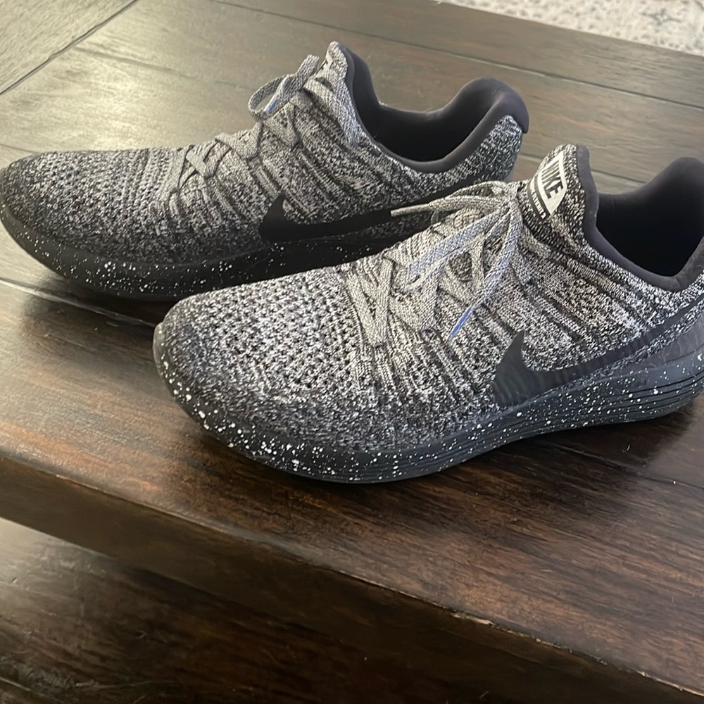 Nike lunar epic flyknit 2. Size 11. Excellent condition and very rare.